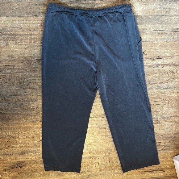 Chico’s Zenergy Stonewashed Crops - Picture 6 of 6